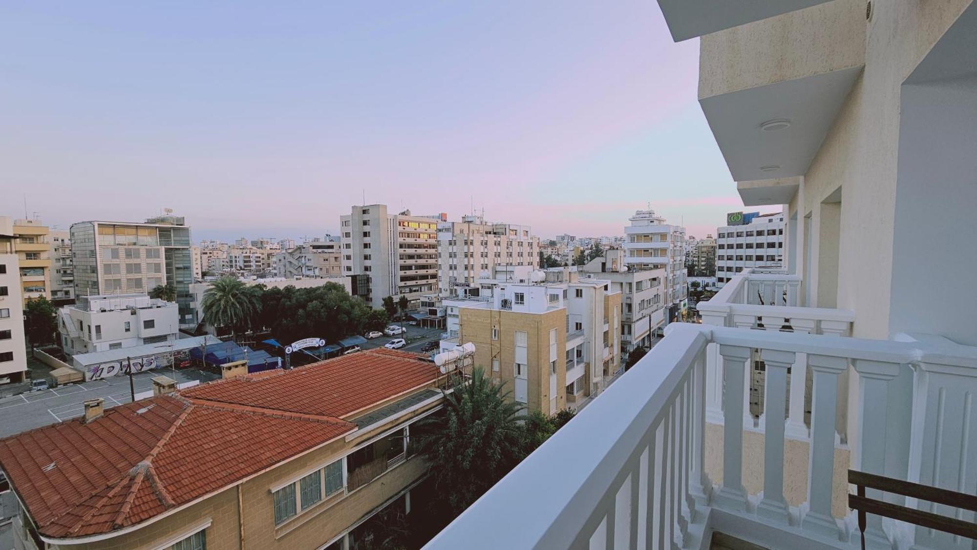 Stay Cosmo City Suites Никозия Екстериор снимка