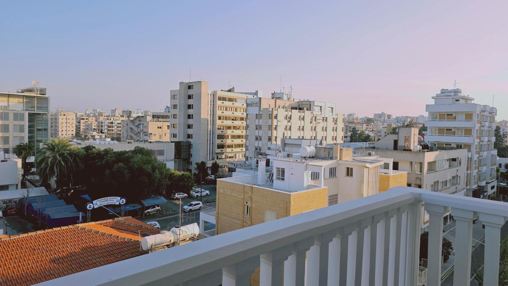 Stay Cosmo City Suites Никозия Екстериор снимка