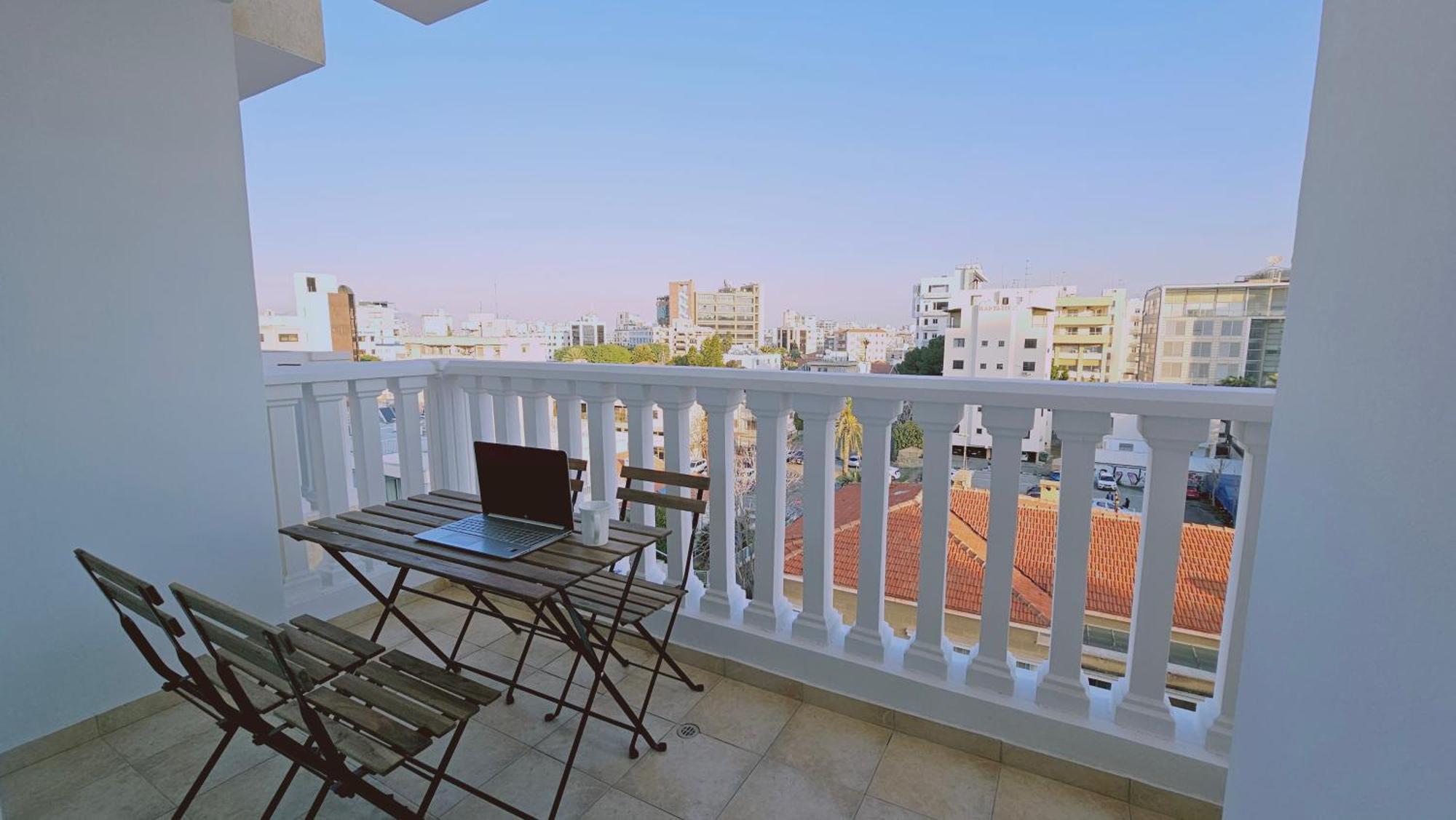 Stay Cosmo City Suites Никозия Екстериор снимка