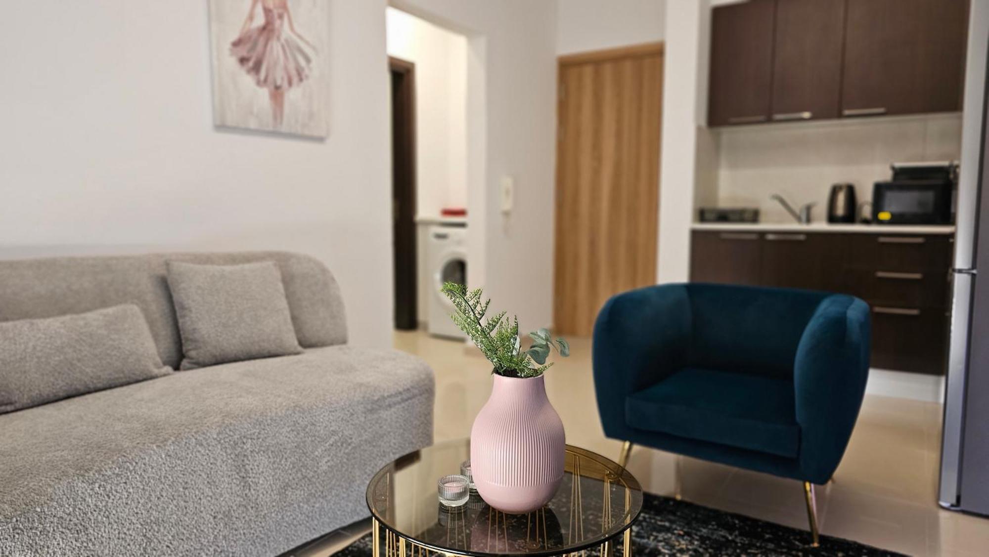 Stay Cosmo City Suites Никозия Екстериор снимка