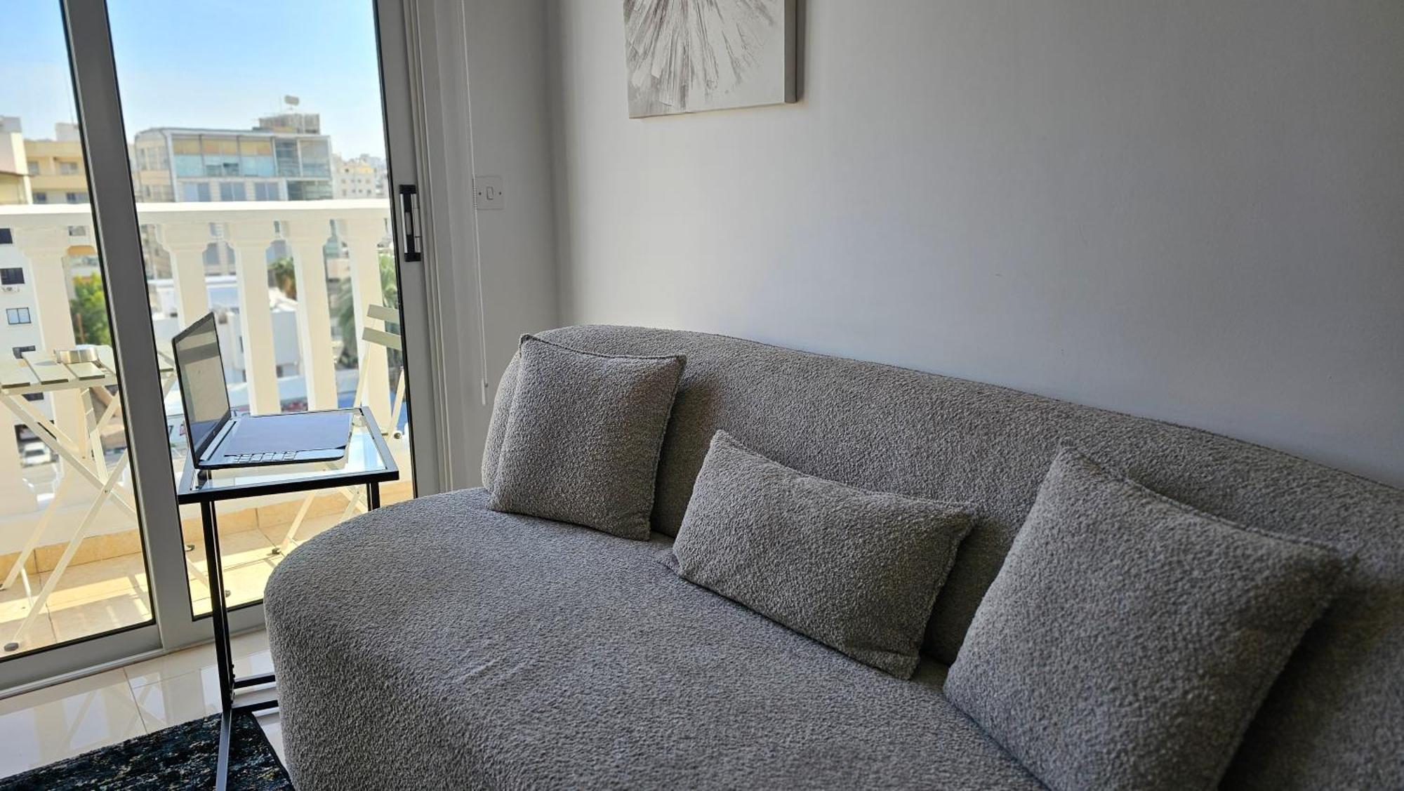 Stay Cosmo City Suites Никозия Екстериор снимка