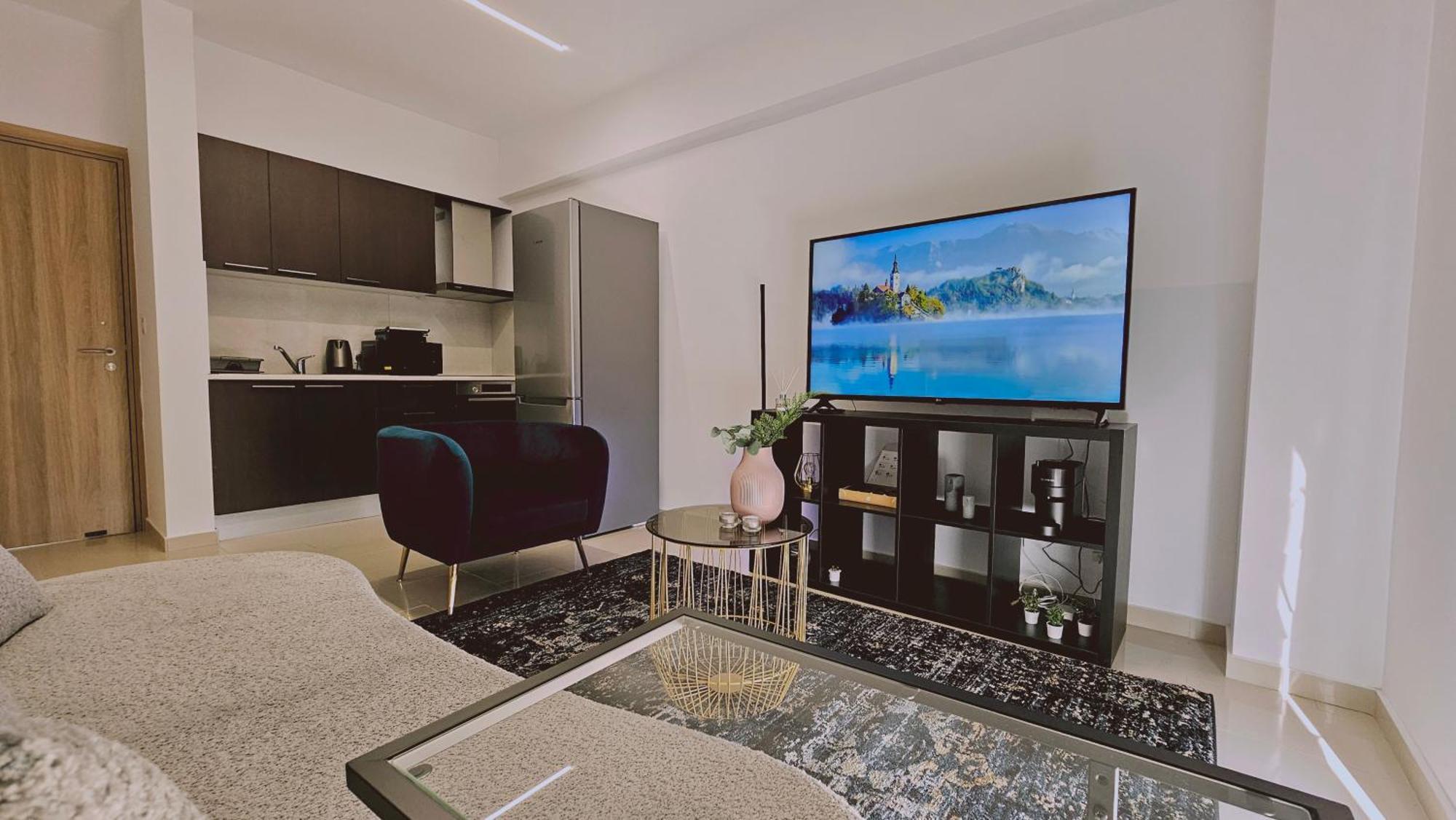 Stay Cosmo City Suites Никозия Екстериор снимка