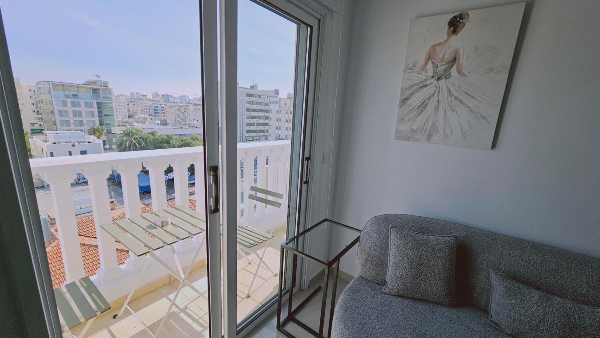Stay Cosmo City Suites Никозия Екстериор снимка