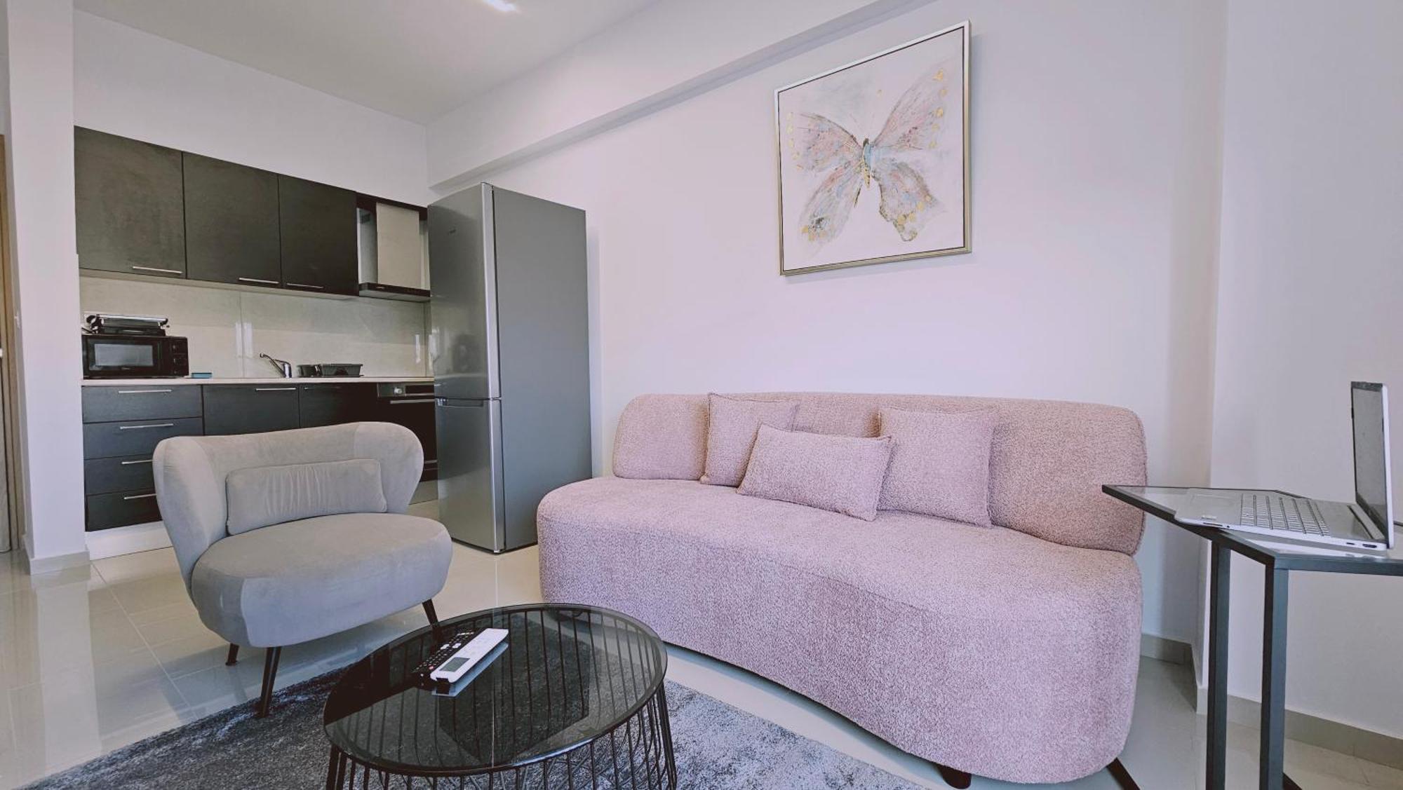 Stay Cosmo City Suites Никозия Екстериор снимка